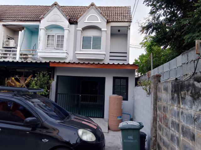 ขายทาวน์เฮ้าส์2ชั้นหลังริม ม.สี่ชัยวิลล่า ซ.โกสุมรวมใจ38 ดอนเมือง 16 ตร.วา 1.69ล้าน 2นอน 2น้ำ