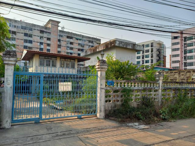 ขายที่ดิน 102 ตรว.ถนนพหลโยธิน 50