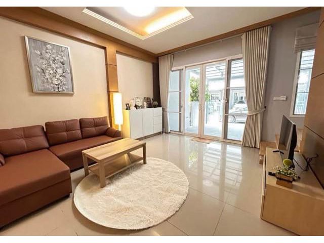 ให้เช่าทาวน์โฮม 3 ชั้น รีโนเวทใหม่พร้อมเฟอร์นิเจอร์ หมู่บ้าน บ้านกลางเมือง S-Sense พระราม9 ลาดพร้าว