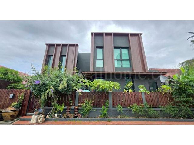 บ้านเดี่ยว บ้านปลาทอง ถนนศรีนครินทร์  รีโนเวทใหม่