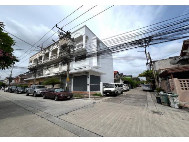 ขายอาคารพาณิชย์ หมู่บ้านสินธร แฮปปี้แลนด์ เนื้อที่ 25.4 ตร.ว. 3 ชั้น 2 นอน 2 น้ำ ห้องมุม