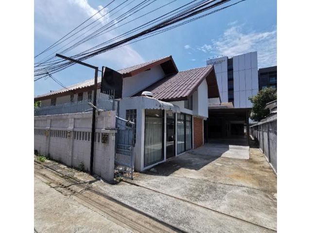 ให้เช่าบ้านลาดพร้าว44มี4นอน5น้ำแอร์4เครื่องจดทะเบียนบริษัท70000บ/
