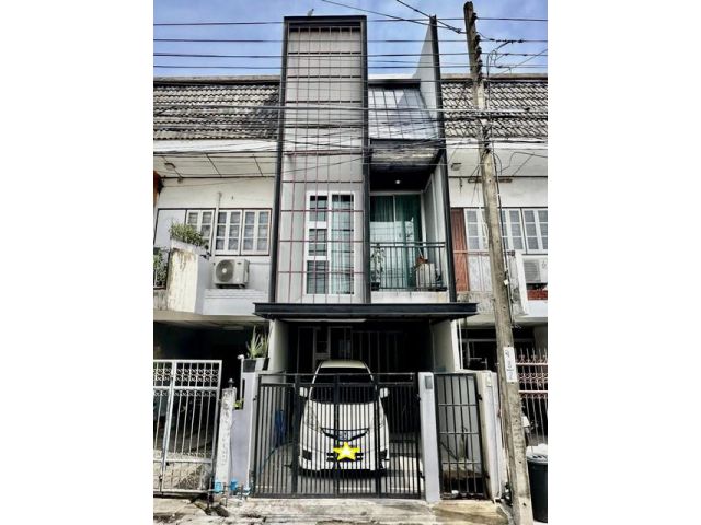 ขายทาวน์เฮ้าส์ 2 ชั้น สไตล์Loft ลาดพร้าว โชคชัย4 ถนนเมน รีโนเวทให