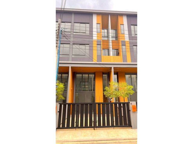 ให้เช่า ทาวน์โฮม 3.5 ชั้น Patio วัชรพล - รามอินทรา แปลง 158,159,160  เนื้อที่ 19.50 ตารางวา ถนนวัชรพล แขวงท่าแร้ง