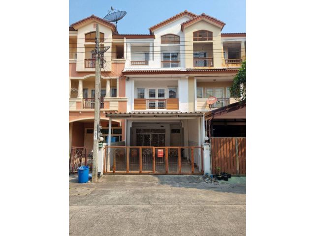 ให้เช่าทาวน์โฮม 3 ชั้น The Balcony Home อุดมสุข - ซ.เฉลิมพระเกียรติ ร.9 เฟอร์ฯครบ พร้อมเข้าอยู่ ใกล้ Mega Bangna