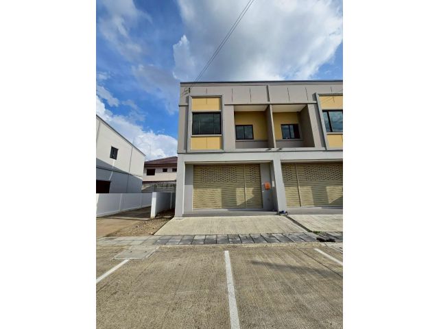 ให้เช่า อาคารพาณิชย์ 2 ชั้น The Plant กรุงเทพ-ปทุมธานี ติดถนนกรุงเทพ - ปทุมธานี แปลง 11,13,18 ขนาด 35 ตารางวา 4 ห้องนอน