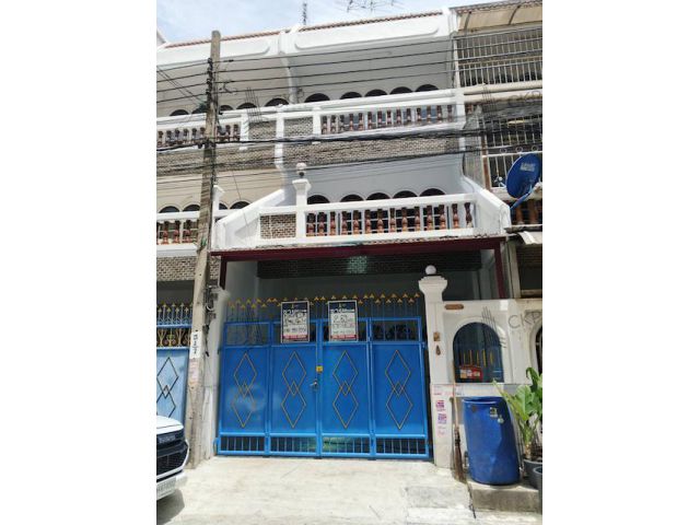 ขายด่วน ทาวน์เฮาส์ 3 ชั้น 4 ห้องนอน รีโนเวทใหม่พร้อมอยู่ ย่านบางแ