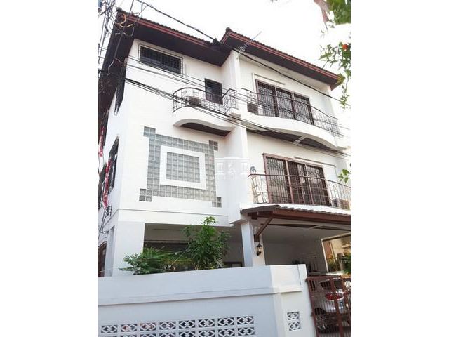ขาย บ้าน 3 ชั้น สุขุมวิท 101/1 เนื้อที่ 40 ตร.ว.