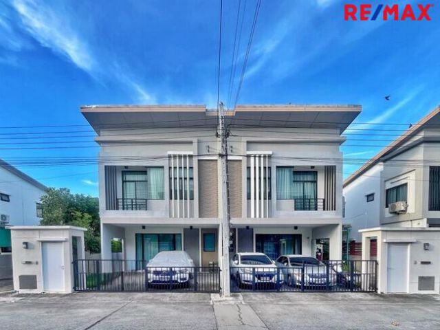 ขายบ้านหลังมุมสวย พร้อมอยู่ “เดอะ ทรัสต์ 95 ราชพฤกษ์ - รัตนาธิเบศร์” ตกแต่งบิ้วท์อินสวย | ราคาต่ำกว่าราคาประเมิน!