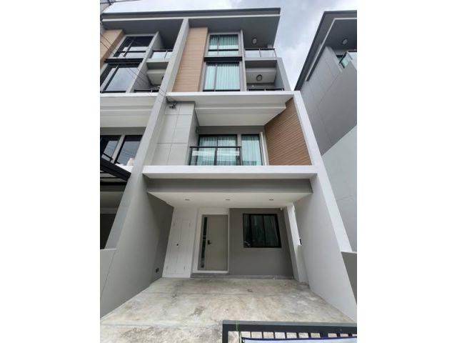 ให้เช่าทาวน์โฮม 3.5ชั้น หลังมุม 220ตรม Premium Place พหล -รามอินท