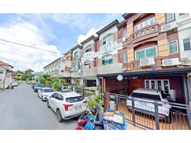 ให้เช่าทาวน์เฮ้าส์ 3 ชั้น ซ.นวลจันทร์ 27-33  MRT วัชรพล 1.6กม.