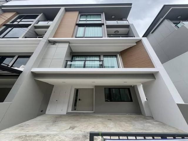 PB5612 ให้เช่าทาวน์โฮม 3.5 ชั้น โครงการ Premium Place พหลโยธิน-รามอินทรา ทำออฟฟิศจดทะเบียนได้