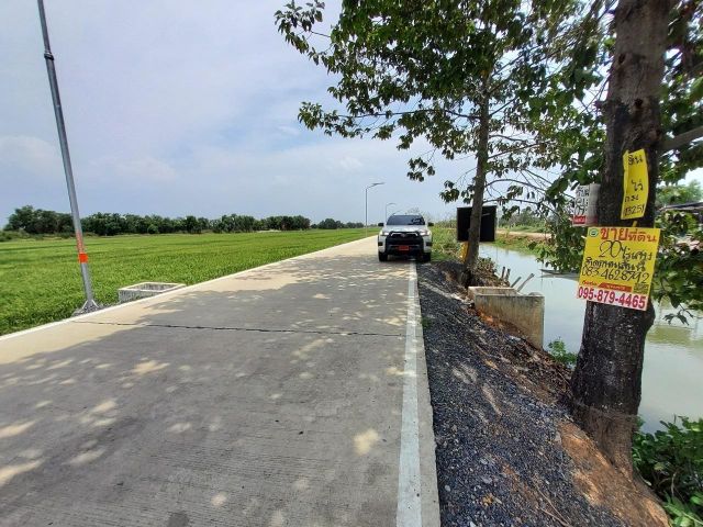 ขายที่ดินคลองสามใกล้มอเตอร์เวย์ 20 ไร่ครึ่ง(แบ่งได้) ติดถนนคอนกรีตสาธารณะเลียบคลองแอน อ.คลองหลวง จ.ปทุมธานี