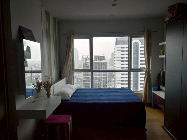CR680803  ให้เช่า Hive Sathorn Condominium  0 เมตร ติดสถานี BTS กรุงธนบุรี — เดินออกจากคอนโดถึงสถานีทันที!