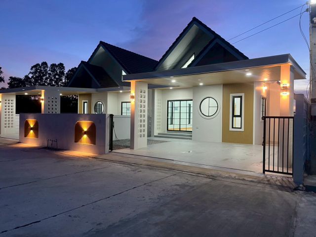 “บ้านมินิมอล ทำเลดี น่าอยู่สุดในย่านนี้!• 2 ห้องนอน  • 2 ห้องน้ำ  • 2 ที่จอดรถ