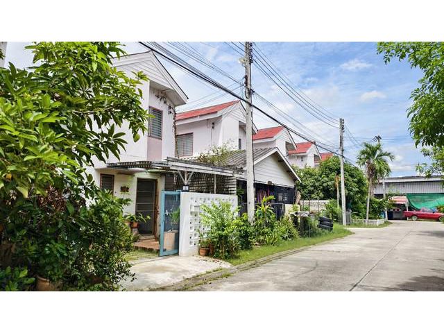 ขายบ้านเอื้ออาทร สันกำแพง หลังตลาดในหมู่บ้าน