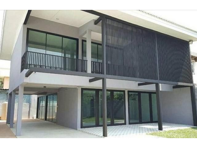 3 ห้องนอน 3 ห้องน้ำ แอร์ 5 จอดรถได้ 8 คัน  สไตล์โมเดิร์น โชคชัย