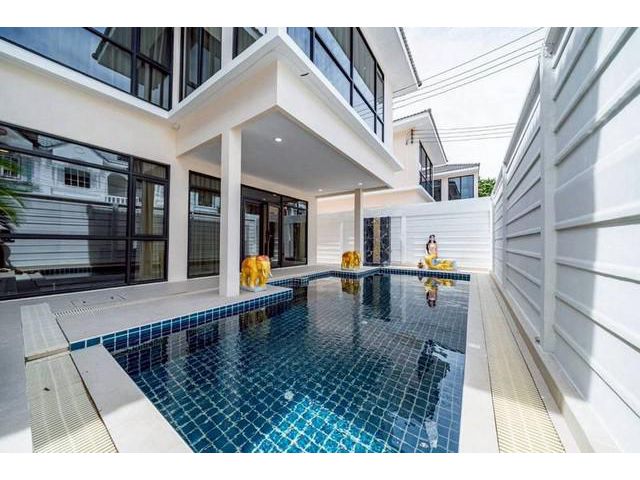 บ้านหรูพัทยา ขายพูลวิลล่า 7 ห้องนอน ใจกลางเมือง ใกล้หาดพัทยา