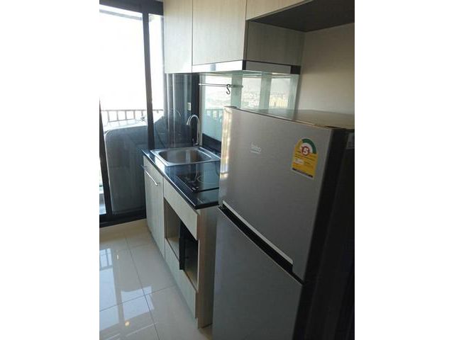 ให้เช่า Niche Mono Mega Space บางนา ห้องสวย วิวทะเลสาบและสระว่ายน