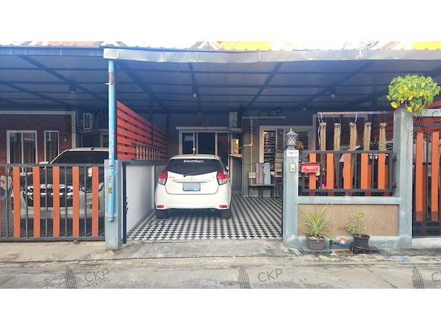 ทาวน์เฮาส์ ชั้นเดียว ขนาด 24 ตร.วา ใกล้ถนนเดินทางง่าย