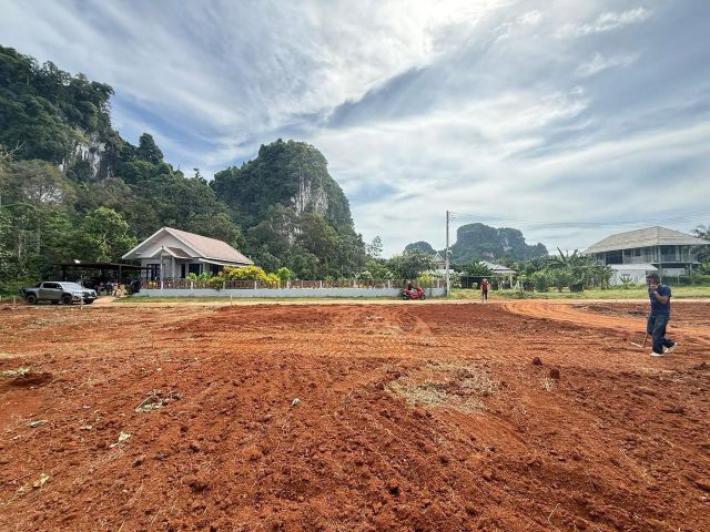 ขายที่ดินเปล่าวิวภูเขา – ซอยช่องพลี 4 ต.อ่าวนาง จ.กระบี่  ติดถนนคอนกรีตสาธารณะ เอกสารสิทธิ์โฉนดครุฑแดง  ขนา
