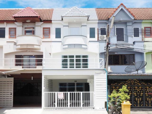 ขายราคาพิเศษ ทาวน์โฮม 3 ชั้น ม.พงษ์ศิริชัย2 17 ตรว. 4นอน 3น้ำ บ้านสวย ทำเลดีมาก ฟังชั่นดีเยี่ยม พร้อมเฟอร์ พื้นที่กว้าง