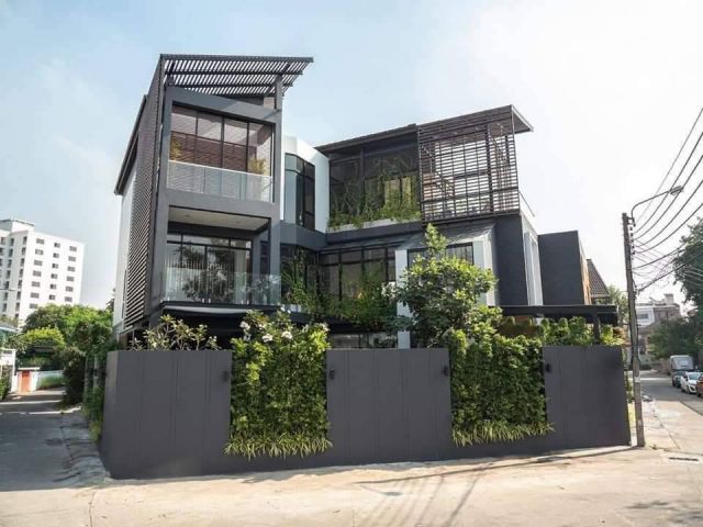 ขายบ้านเดี่ยวสุขุมวิท71 ปรีดีพนมยงค์26 พัฒณเวศ 121ตร.ว แปลงมุม 4ห้องนอน บ้านพร้อมสระ ร่มรื่นมีสวน ใกล้ BTSพระโขนง เอกมัย