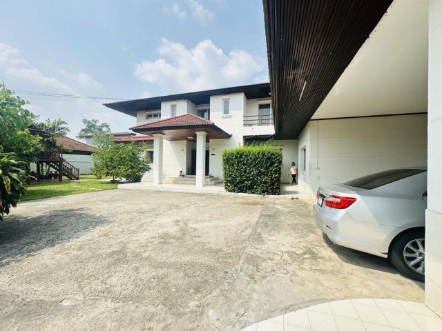 บ้านเดี่ยว พื้นที่ 324 ตรว. ด้านหลังบ้านติดตริมคลอง บรรยากาศดี หมู่บ้านเมืองเอก จังหวัดปทุมธานี