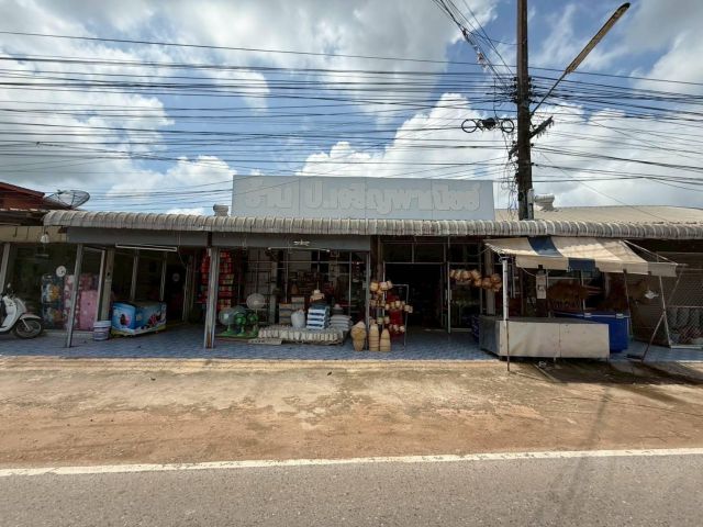 ขายบ้านพร้อมที่ดิน 3 งาน 33 ตารางวา  เป็นร้านขายของชำในหมู่บ้านบ.นามน ต.นามน อ.นามน จ.กาฬสินธุ์