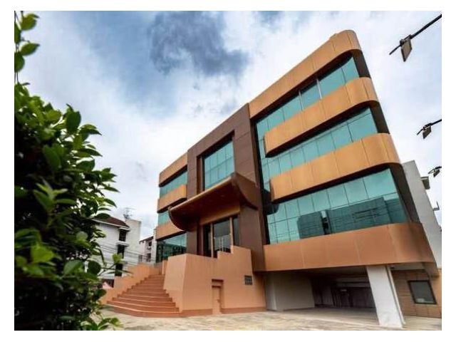 ให้เช่าออฟฟิศ อาคารสำนักงาน ตกแต่งหรูหราย่านทาวน์อินทาวน์ พื้นที่ใช้สอย 1,500 ตรม. พิกัด ถนนประดิษฐ์มนูธรรม ใกล้เลียบด่ว