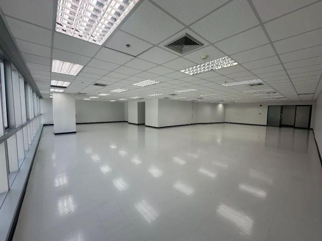 ให้เช่าพื้นที่สำนักงาน ใกล้ BTS พร้อมพงษ์ วัฒนา กรุงเทพมหานคร BRE24250