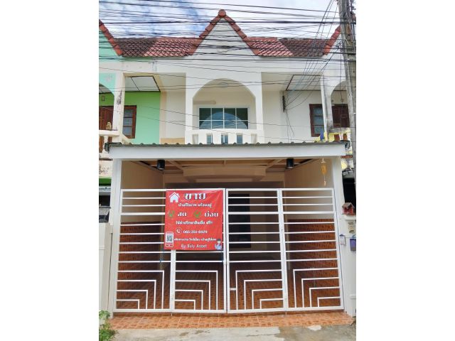 บ้านทาวน์โฮมรีโนเวทใหม่ สไตล์โมเดิร์น ใจกลางเมืองตาก