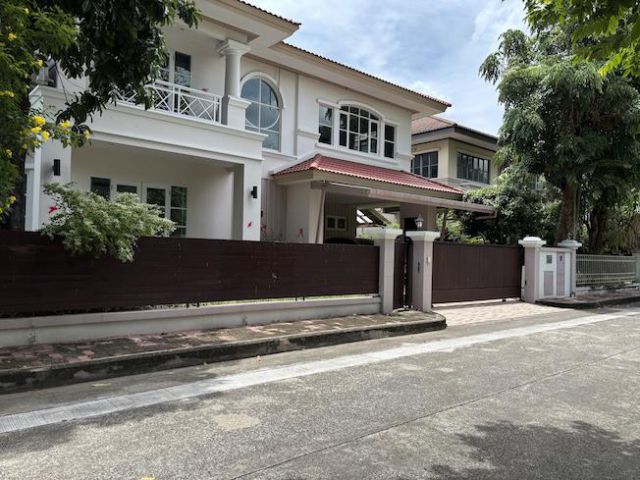 บ้านเดี่ยว 81 ตรว.ย่านประชานิเวศน์ใกล้ตลาดบองมาร์เช่ หมู่บ้านเดินสายไฟฟ้าลงดินไม่มีเสาไฟฟ้า ม.ธาริณี
