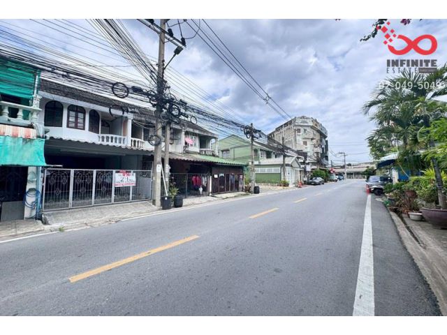 ขายทาวน์เฮ้าส์ 2 ชั้น 29ตร.วา ซ.นวมินทร์ 111 ถนนนวมินทร์  พร้อมอยู่ ค้าขายได้