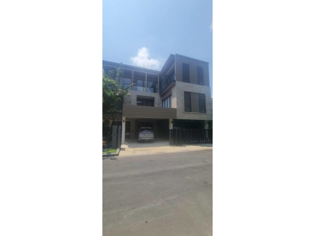 ขายบ้านเดี่ยวสุดหรู Vana Residence พระราม 9 – ศรีนครินทร์ ราคาดีทำเลดีติดต่อผึ้งรติ โทร 061-9419-639