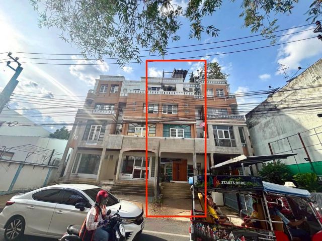 ให้เช่าทาวน์โฮม 4 ชั้น+ดาดฟ้า ในเอกมัย ใกล้ดองกี้มอลล์ทองหล่อ-เอกมัย (N.1826)
