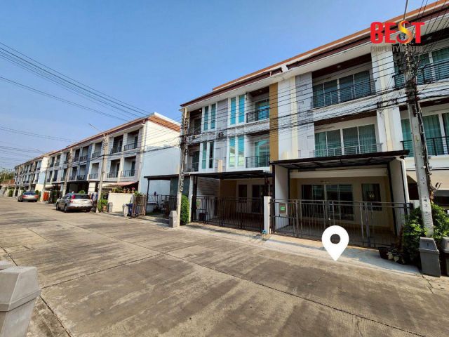 ให้เช่า ทาวน์โฮม 3 ชั้น บ้านกลางเมือง ลาดพร้าว 87 ทำเลศักยภาพ ใกล้ CDC  เลียบด่วนรามอินทรา
