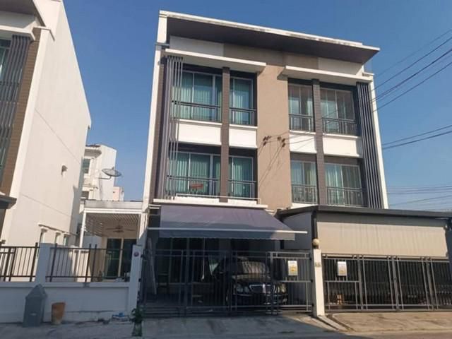 ให้เช่าทาวน์โฮม 3 ชั้น 3 ห้องนอน บ้านกลางเมือง โชคชัย 4 ซอย 50