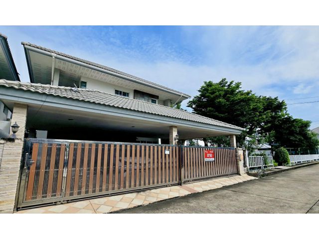 ถูกสุดในโครงการ!! บ้านเดี่ยว2ชั้น หลังมุมติดสวน ม.กาญจนาลักษณ์ เทพศิรินทร์ ต่อเติมครัว+ที่จอดรถ 4 คัน ติดถนนใหญ่