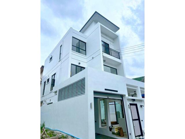 เช่าบ้านหรู 3 ชั้น รร.นานาชาติ SISB 1.8 กม. MRT รามคำแหง 5นอน