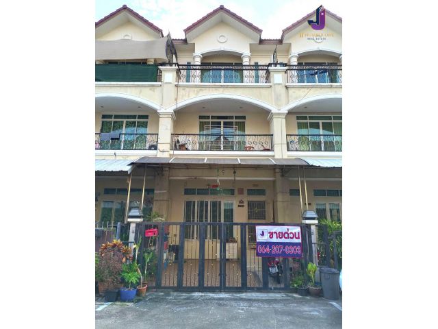 ขายด่วนทาวน์โฮม 3 ชั้นหมู่บ้านศิรินโฮม ลาดพร้าว 101 แยก42  บ้านทำเลสวย  เนื้อที่ 25.9 ตรว  4 ห้องนอน 3 ห้องน้ำ