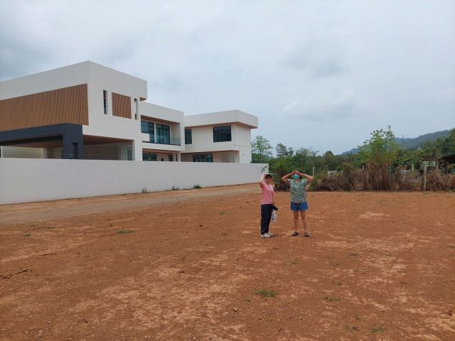 ขายที่ดินเปล่าโฉนด 176 ตรว สัตหีบ