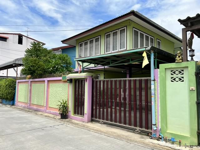 บ้านเดี่ยว 2 ชัน ซอยชัยวัฒน์9(วุฒากาศ53แยก3)เดินทางสะดวก