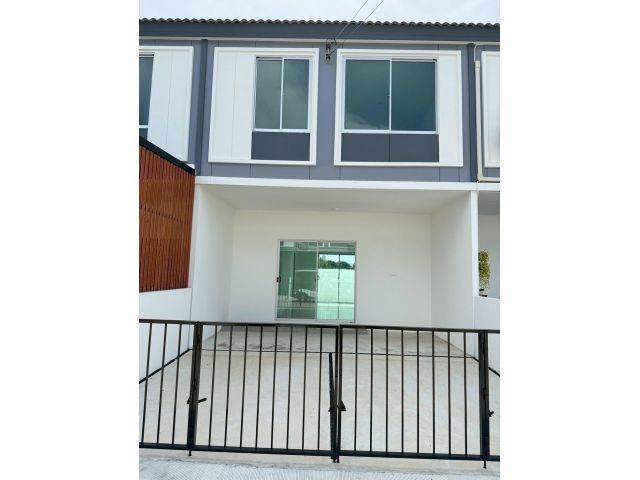 ให้เช่าทาวน์โฮม 2 ชั้น บ้านพฤกษา ศรีนครินทร์ – บางนา ขนาดที่ดินเริ่มต้น 16 ตารางวา 3 ห้องนอน ตำบลบางเมือง อำเภอเมืองสมุท