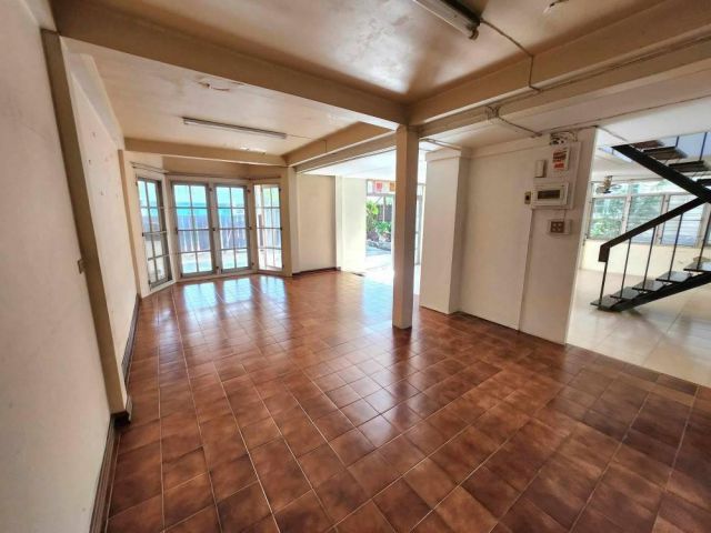 Big House for rent long term good location no Furniture on Sukhumvit 93