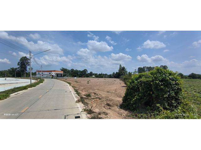 ขายที่ดินบึงหนองแขวะ-หนองคล้าเนื้อที่ 3 ไร่ ติดลำห้วย ติดถนนคอนกรีตมีท่อระบายน้ำ ใกล้ท่าเรือแหลมฉบัง-7กม. อ.ศรีราชา