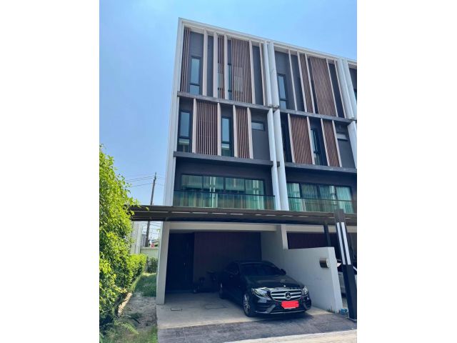 U1369 ให้เช่าโฮมออฟฟิศ 3 ชั้นครึ่ง หลังมุม โครงการบ้านออเธน นาคนิวาส 48 ทำเลดีเดินทางสะดวกเข้าออกได้หลายทาง ใกล้ เซ็นท
