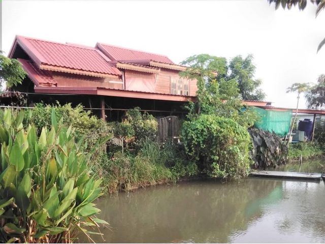 บ้านพร้อมที่ดิน