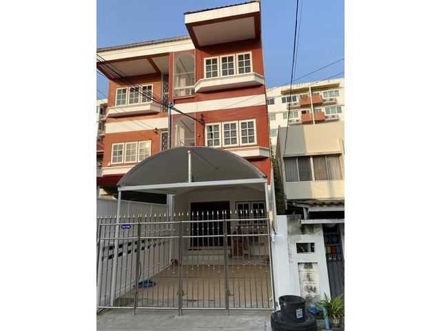 ให้เช่าทาวโฮม 3 ชั้น 4ห้องนอน 5ห้องน้ำ ลาดพร้าวซอย 29 เขตจตุจักร