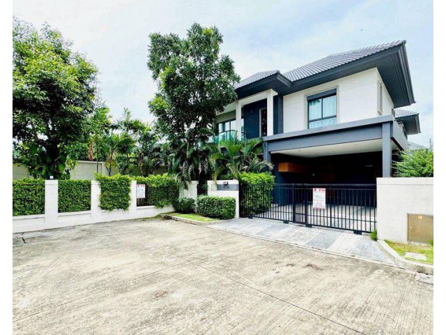 บ้านเดี่ยวหรู Bangkok Boulevard Srinakarin-Bangna ถ.หนามแดง อ.บางพลี จ. สมุทรปราการ